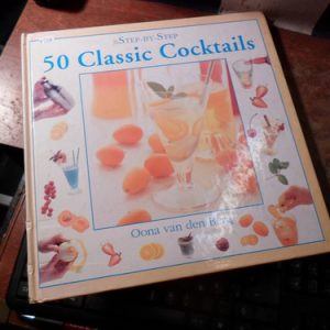 50 Classic Cocktails Van Den Berg (k2708