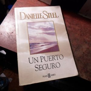 Un Puerto Seguro - Danielle Steel (w607
