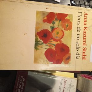 Anna Kazumi Stahl  Flores De Un Solo Día
